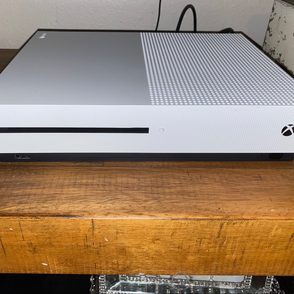 New XBOX ONE CONSOLE! Selling for Christmas money